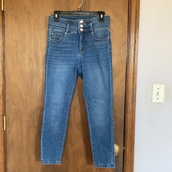 Ann Taylor petite the skinny curvy fit jean with stretch size 6P - Picture 7 of 17